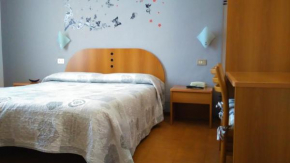  Hotel Tirreno  Милан